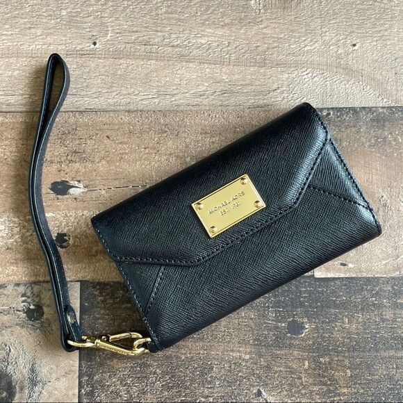 Michael Kors Multifunction iPhone 5 Wristlet / Wallet Clutch Bag in Black - Picture 6 of 11